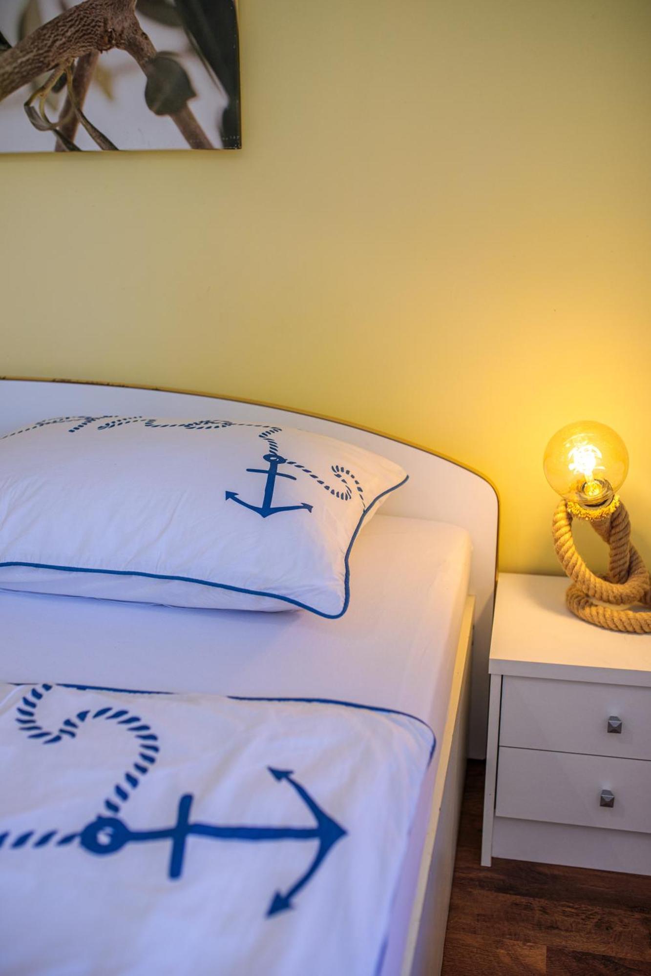 Apartments Lina Vrh  Экстерьер фото