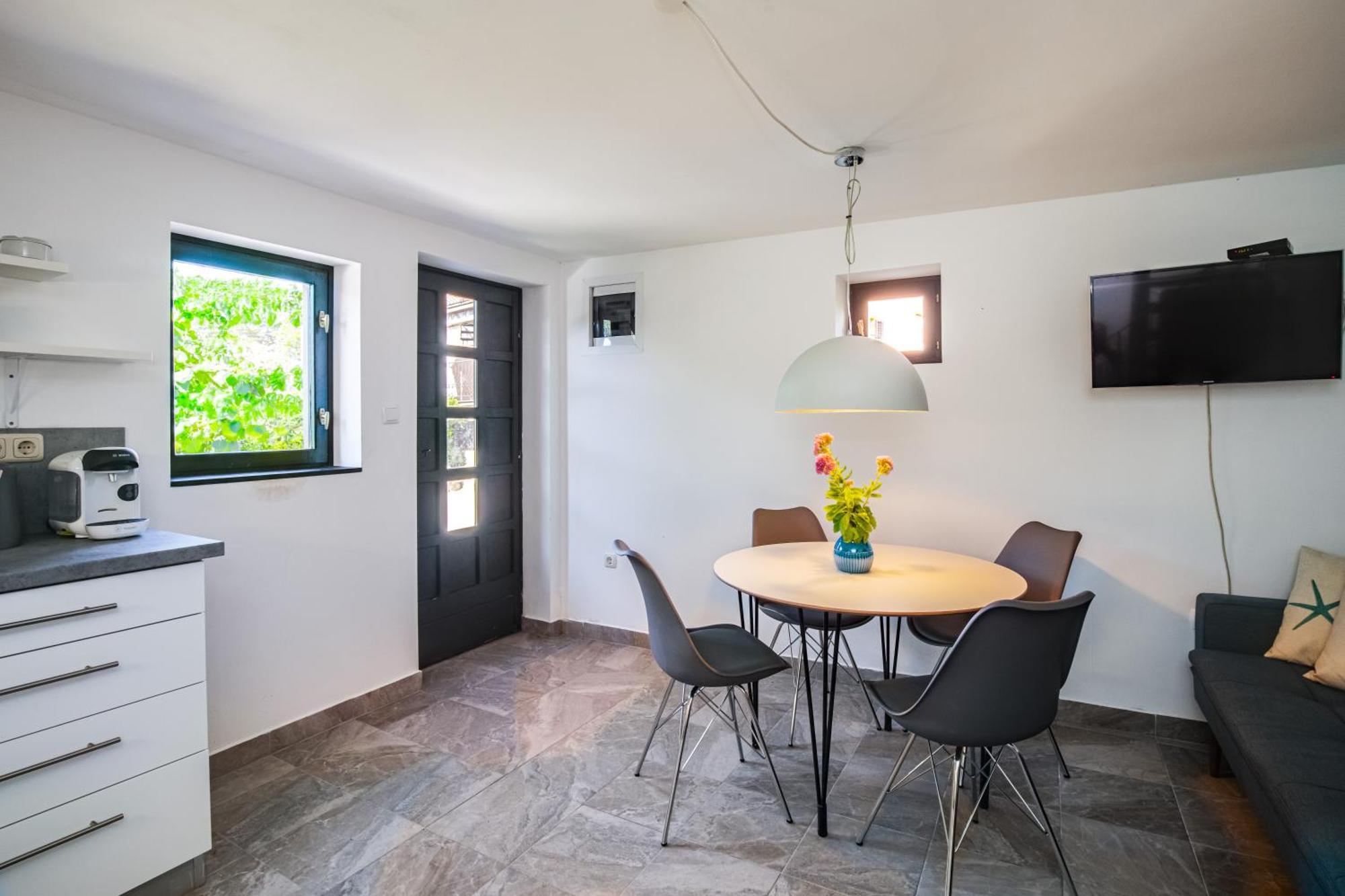 Apartments Lina Vrh  Экстерьер фото