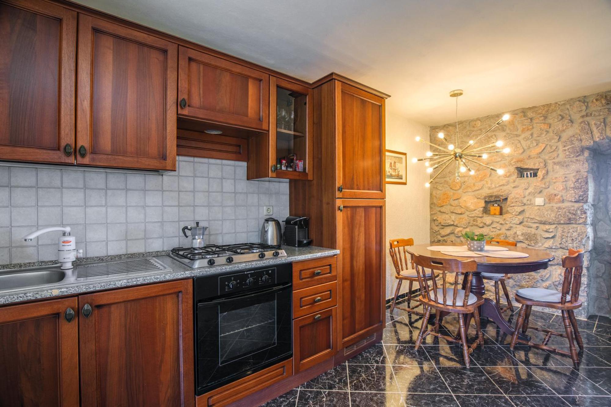 Apartments Lina Vrh  Экстерьер фото