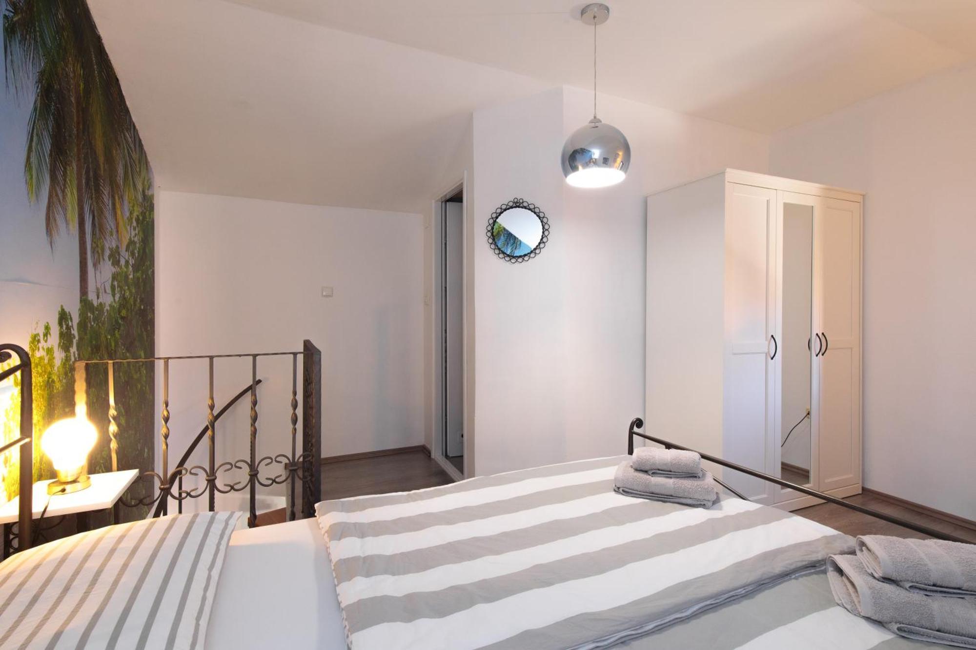 Apartments Lina Vrh  Экстерьер фото