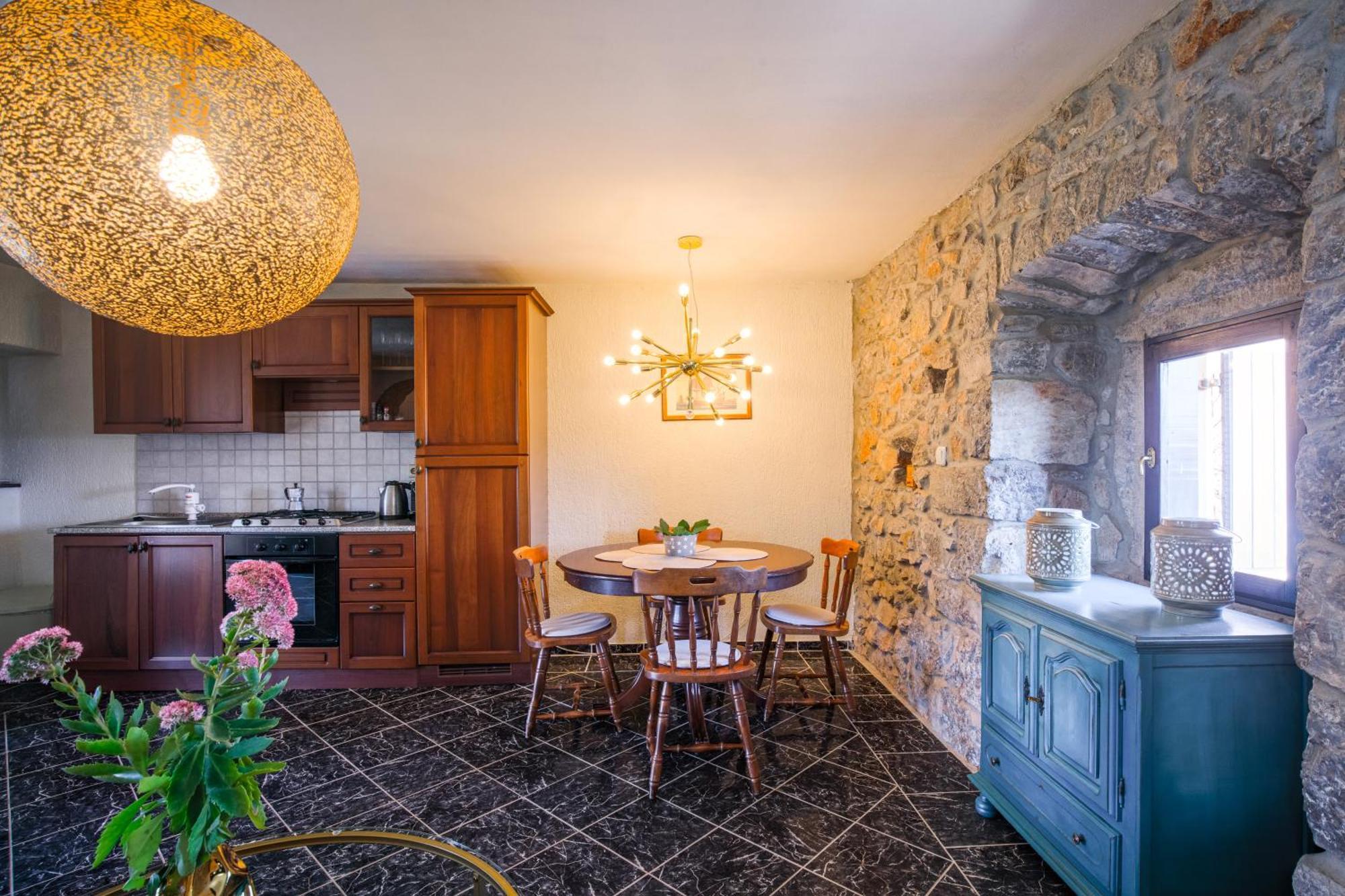 Apartments Lina Vrh  Экстерьер фото