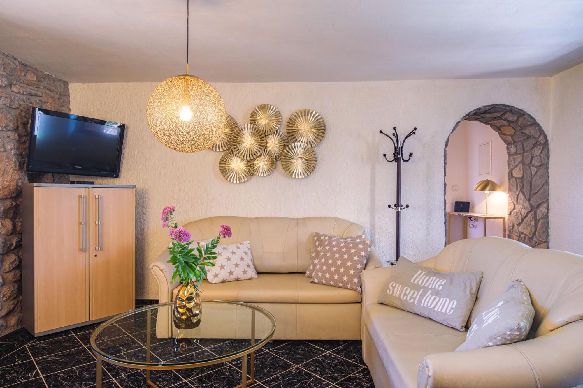 Apartments Lina Vrh  Экстерьер фото