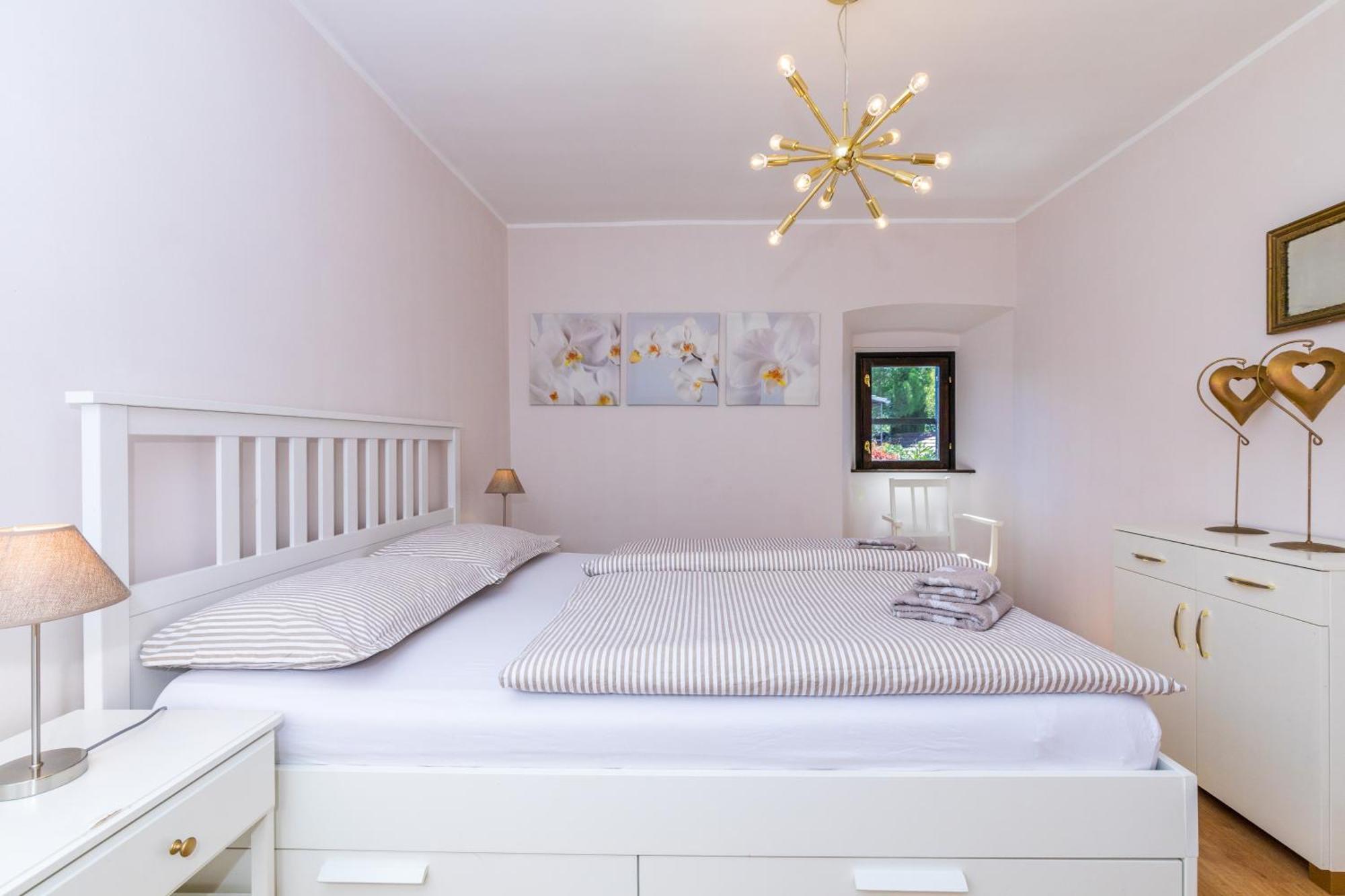 Apartments Lina Vrh  Экстерьер фото
